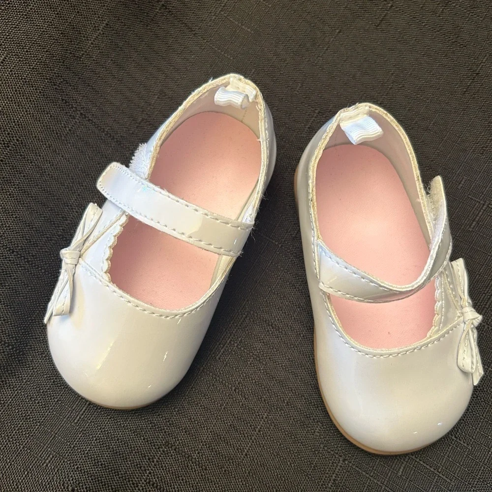 Trim foot Co. white toddler‎ shoes Sz-3 (6-9months) New with tags.  H